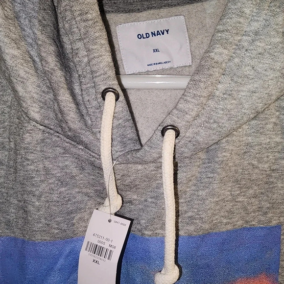 XXL OLD NAVY GRAPHIC HOODIE. NEW WITH TAGS. NEVER WORN. GREY W GRAPHIC ON FRONT - Picture 3 of 4